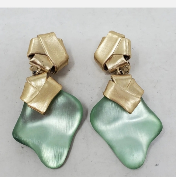 Vintage SIGNED Alexis Bittar Earrings 1990s Seafoam Green Lucite /Resin Matte Go - Picture 4 of 9